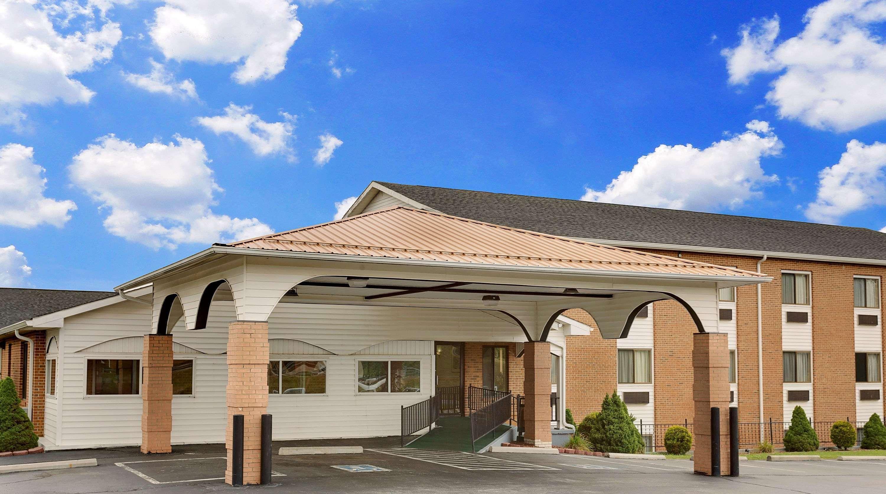 Super 8 By Wyndham Hillsville Exterior photo