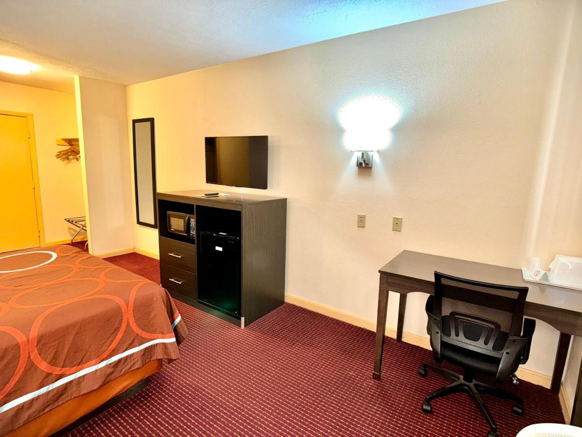 Super 8 By Wyndham Hillsville Exterior photo