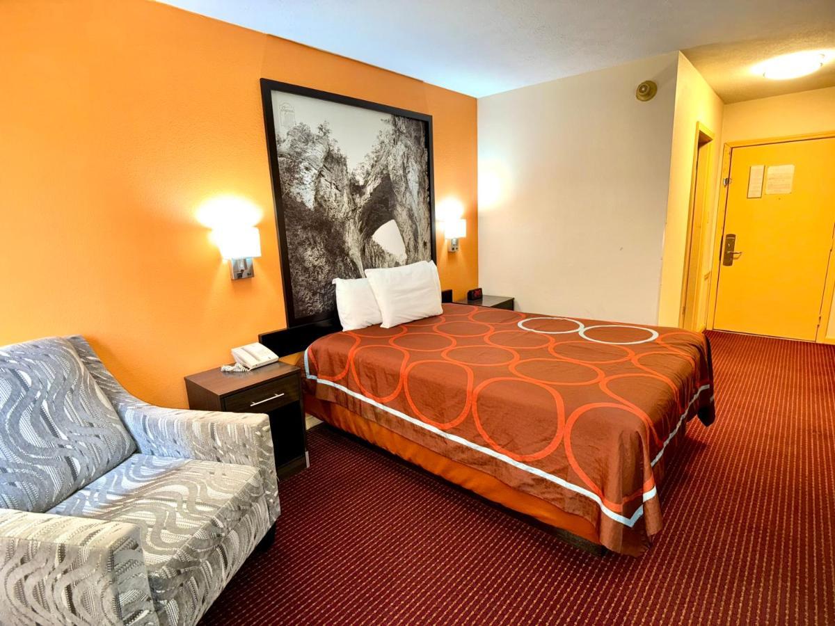 Super 8 By Wyndham Hillsville Exterior photo