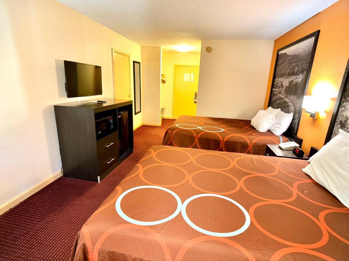 Super 8 By Wyndham Hillsville Exterior photo