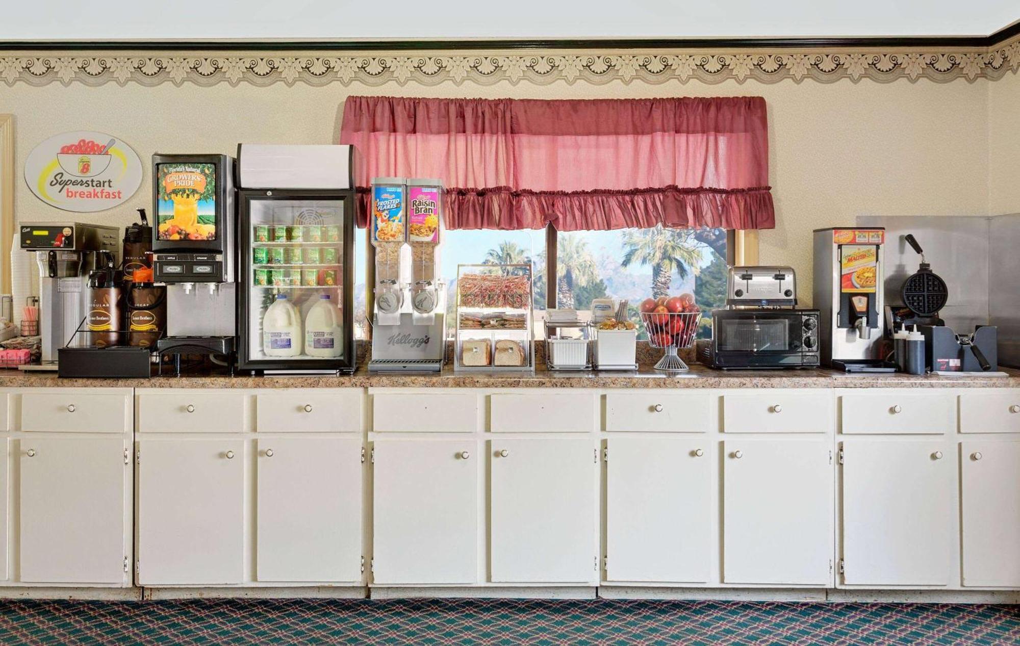 Super 8 By Wyndham Hillsville Exterior photo